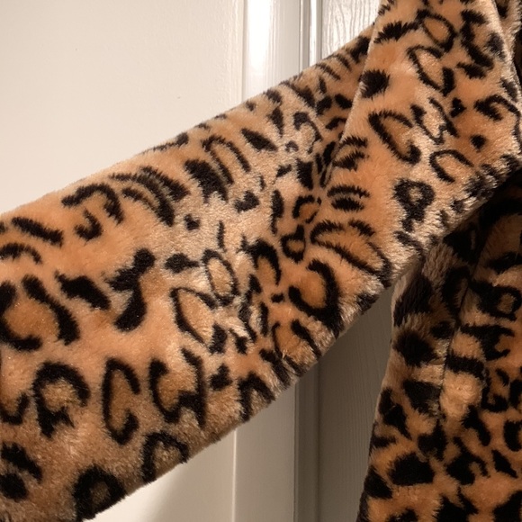 Ladies leopard print faux fur jacket - Picture 7 of 8